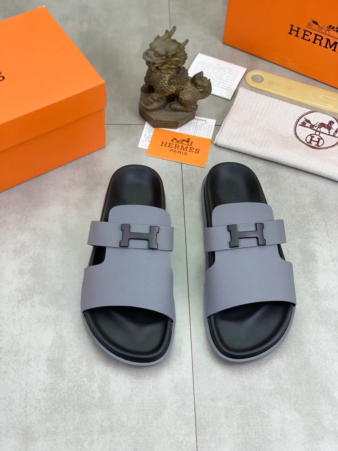 Men's shoes 💰P440 New [HERMES] high-end quality new Hermès slippers, made of imported cross-grain calfskin, wear-resistant and non-slip rubber outsole. Fashionable and elegant code number: 39-44 (38 45 46 customized)